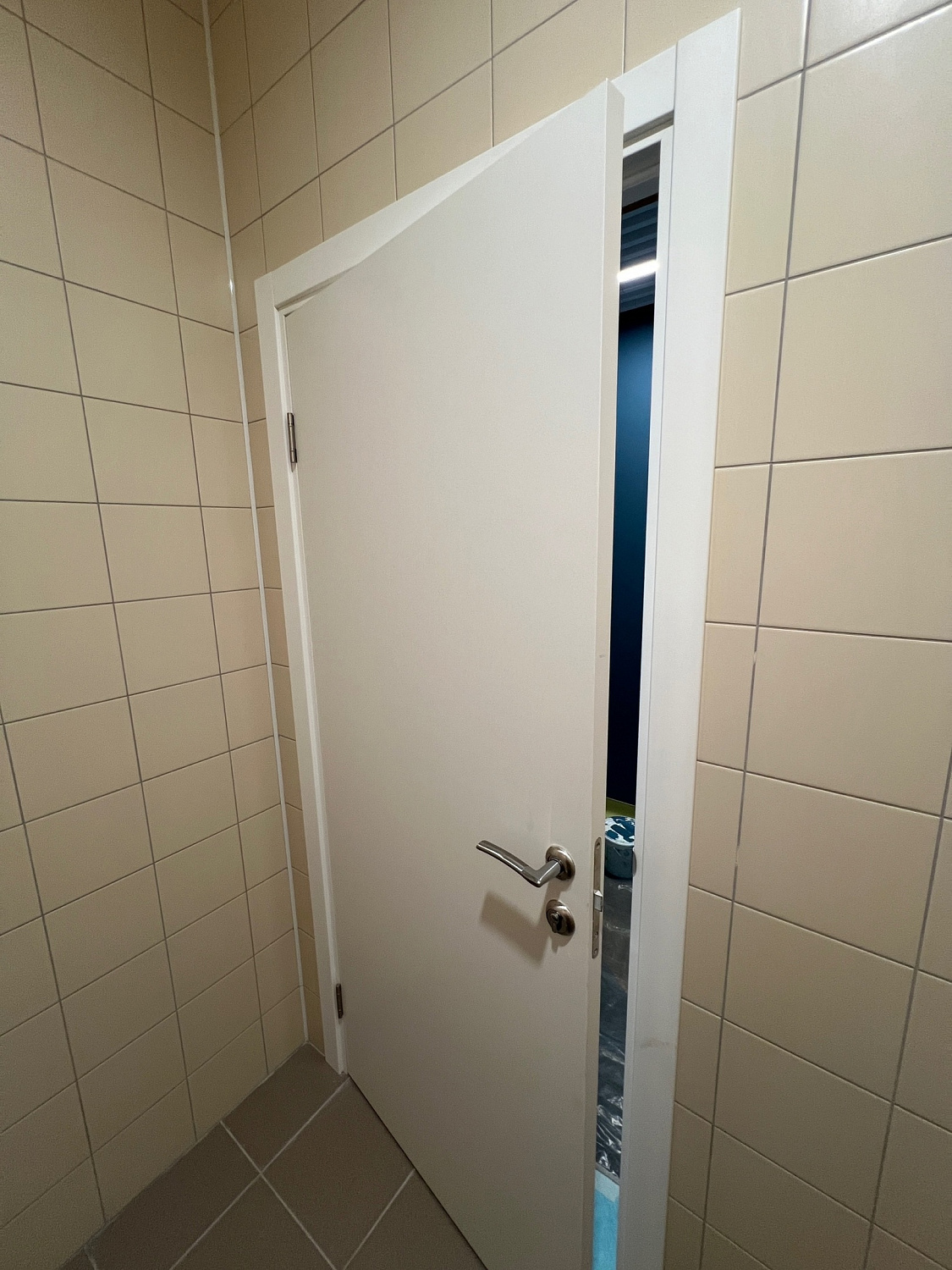 Изготовление дверей на заказ для медицинского центра