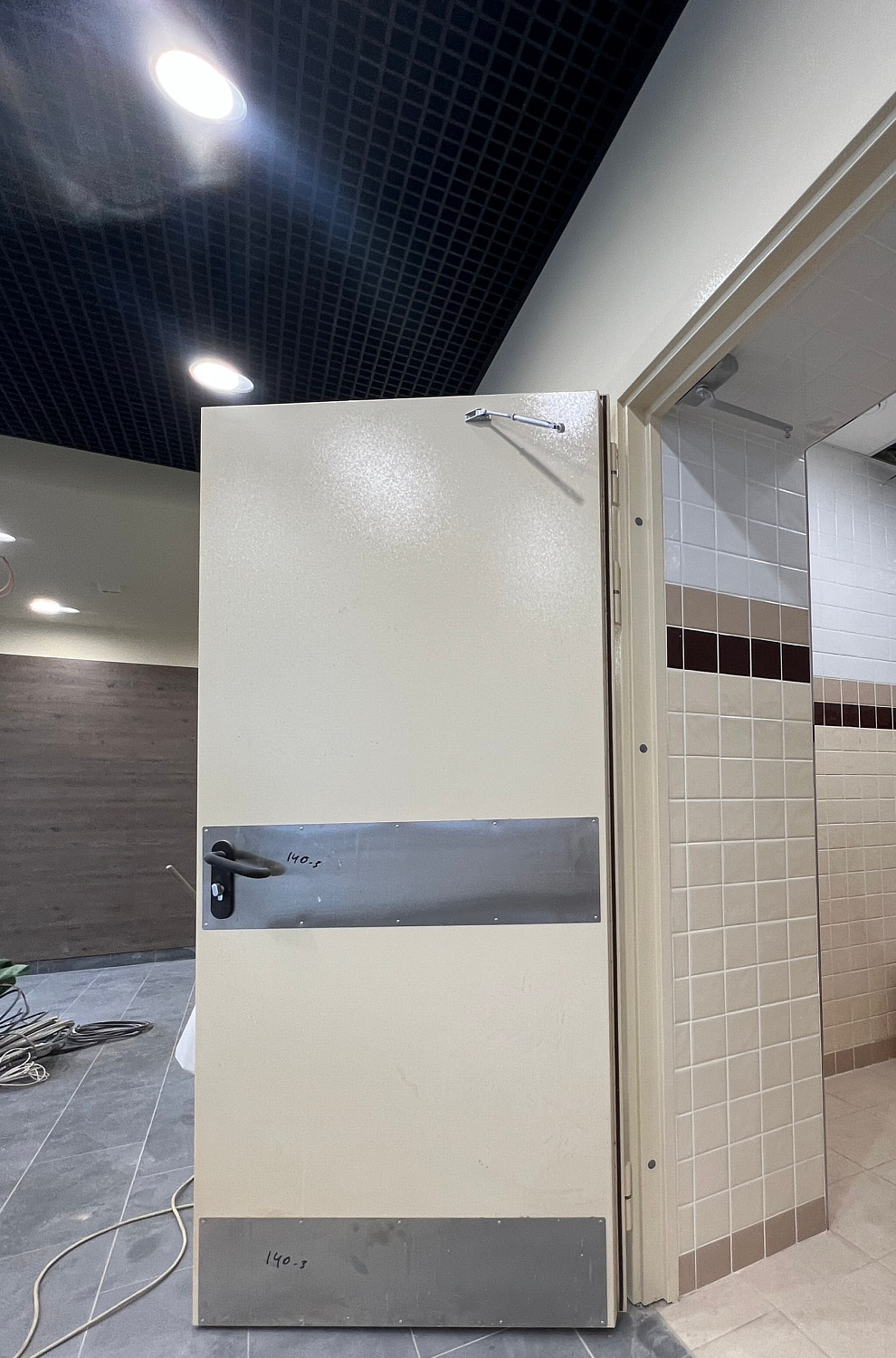 Ответы на вопросы о противопожожарных дверях: выбор, требования, установка